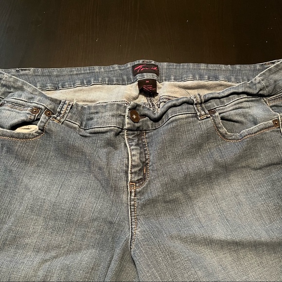 Light Blue Denim Rolled Bottom Torrid Shorts with Buttons on Back Pockets, 26 - Picture 2 of 7